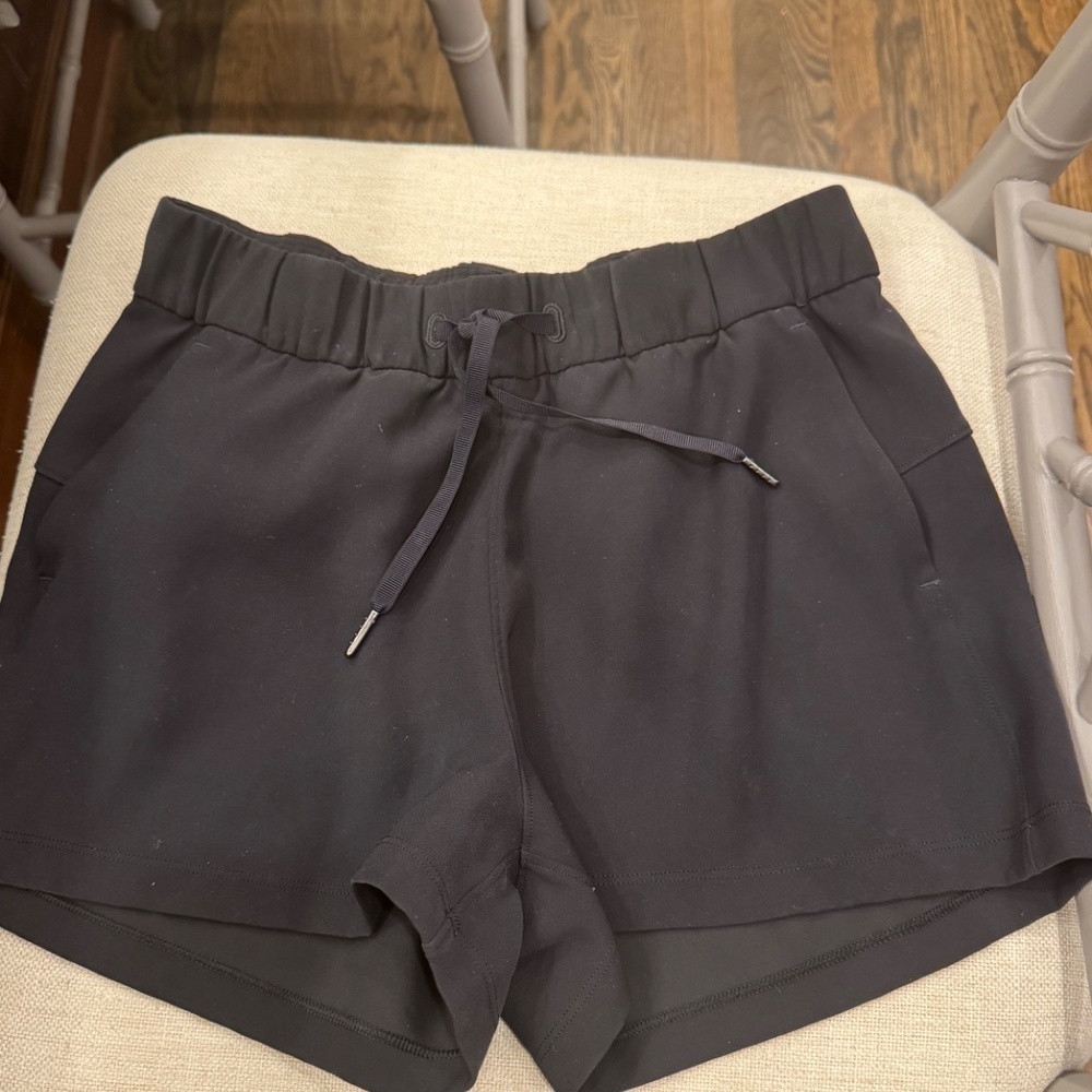 Lululemon On The Fly Short - 2.5" - Sz 6 womens summer bottom workout gym - Picture 2 of 4